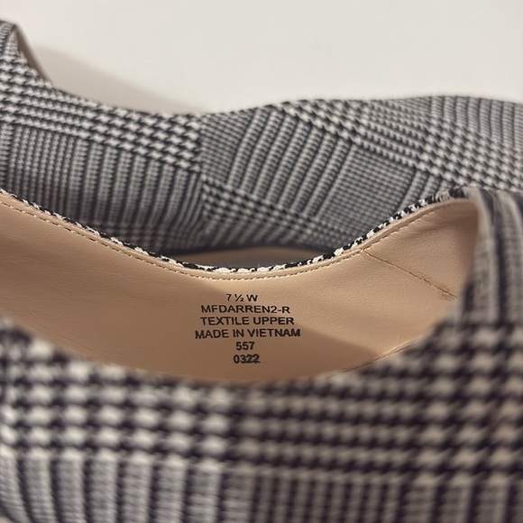 Marc Fisher Darren Houndstooth Heels 7 1/2 W - Picture 8 of 8